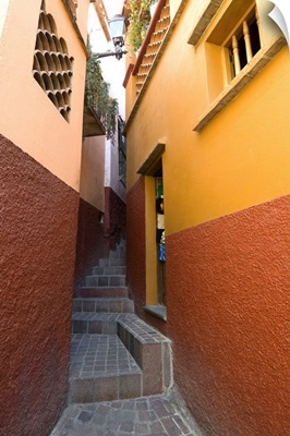 Alley of the Kiss, named because of the close balconies, Guanajuato, Mexico