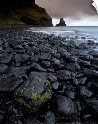Black boulder rocks in Talisker Bay, Isle of Skye, Inner Hebrides, Scotland, UK