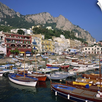 Boats moored in the Marina Grande, Capri, Campania, Italy, Europe