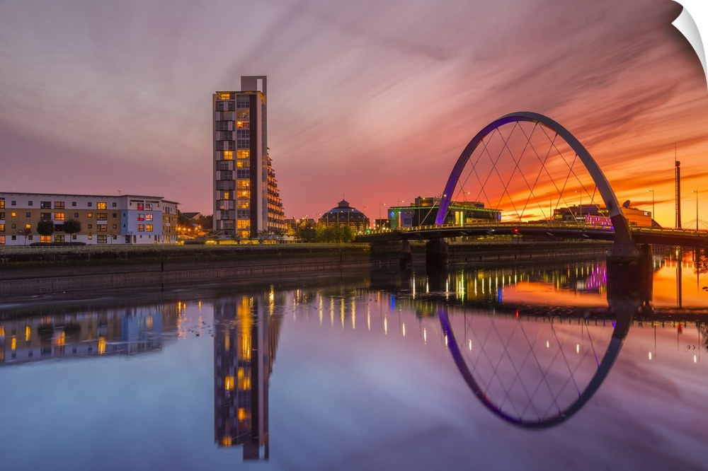 Clyde Arc (Squinty Bridge) at sunset, River Clyde, Glasgow, Scotland, United Kingdom, Europe