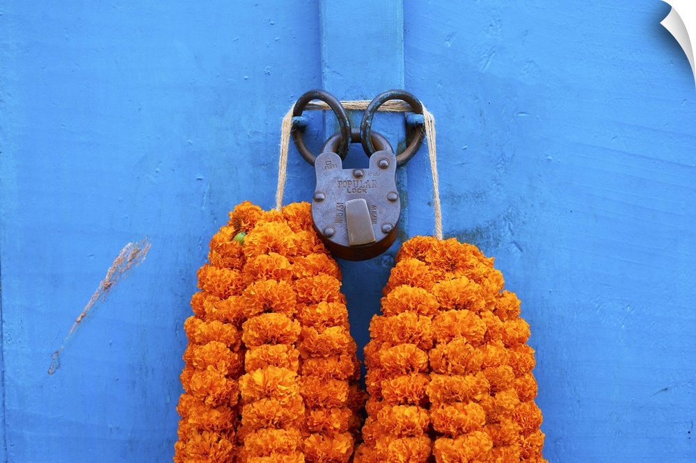 Door, padlock and flower garlands, Kolkata (Calcutta), West Bengal, India, Asia.