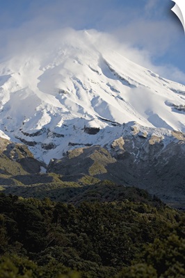Dormant volcano Mount Egmont, Egmont National Park, North Island, New Zealand