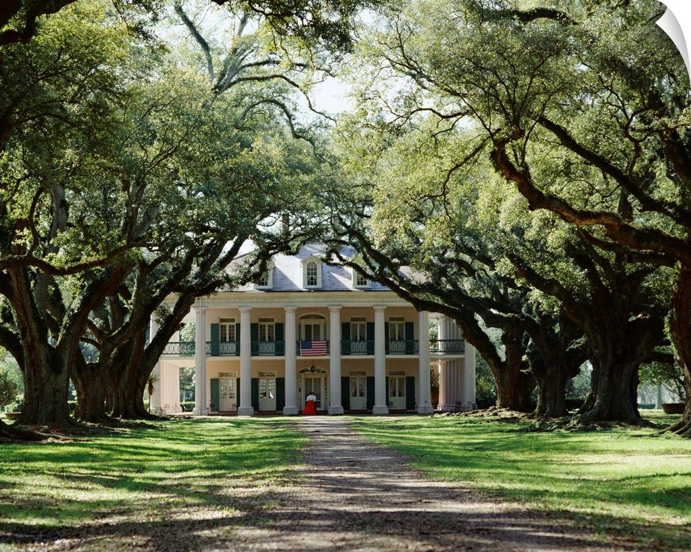 Exterior of Plantation Home, Oak Alley, New Orleans, Louisiana