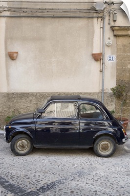 Fiat 500 car, Cefalu, Sicily, Italy