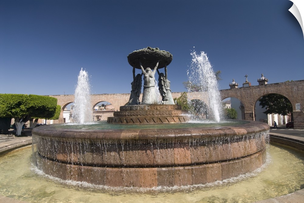 Fuente Las Tarasca, a famous fountain, Morelia, Michoacan, Mexico