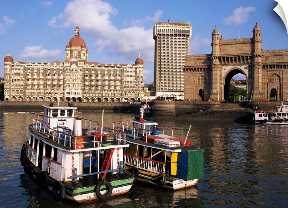 Gateway to India and the Taj Mahal Hotel, Mumbai (Bombay), India, Asia