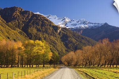 Gravel road, Matukituki Valley, Central Otago, South Island, New Zealand
