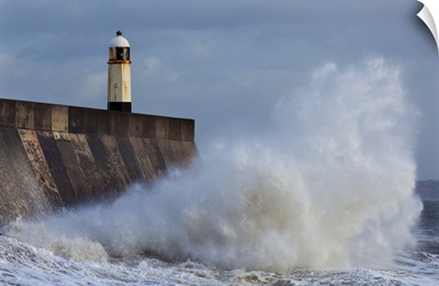 Harbour light, Porthcawl, South Wales, Wales, UK