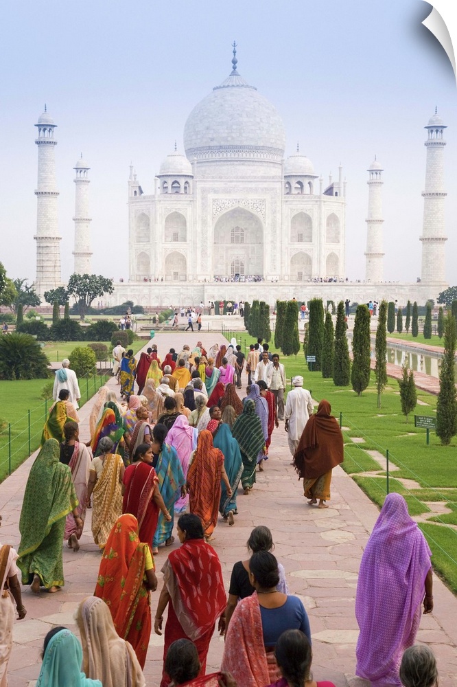 India, Uttar Pradesh, The Taj Mahal, this Mughal mausoleum has become the tourist emblem of India.
