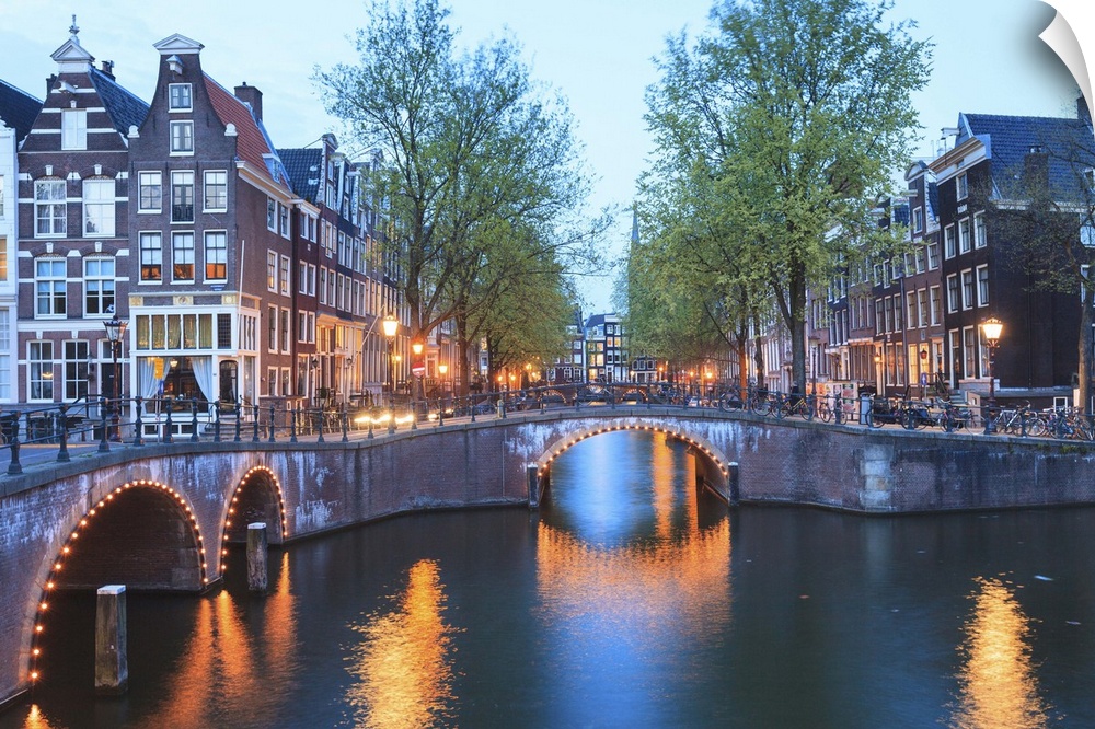 Keizersgracht and Leidsegracht canals at dusk, Amsterdam, Netherlands, Europe.
