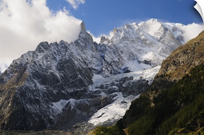 Monte Bianco (Mont Blanc) seen from Vallee d'Aosta, Suedtirol, Italy, Europe