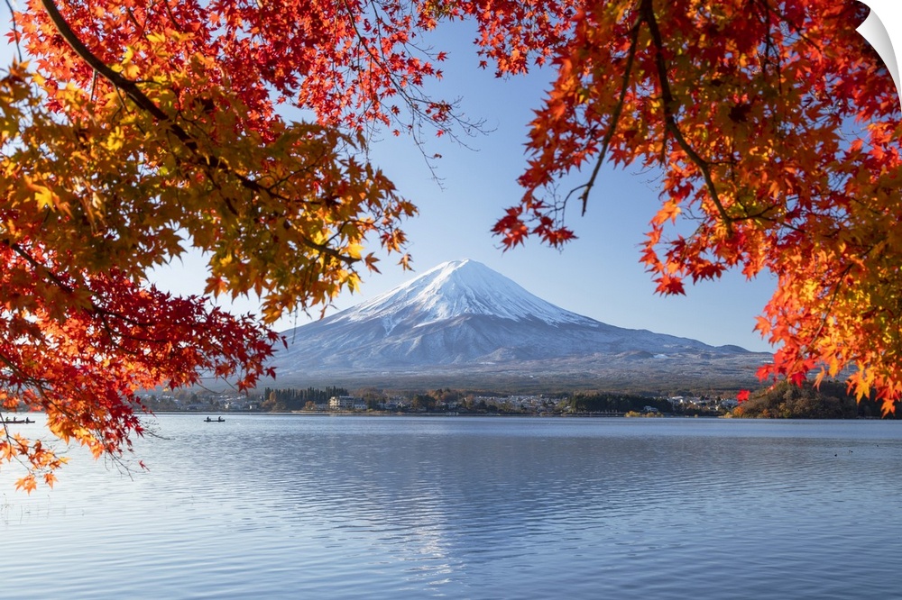 Mount Fuji, UNESCO World Heritage Site, and Lake Kawaguchi, Yamanashi Prefecture, Honshu, Japan, Asia