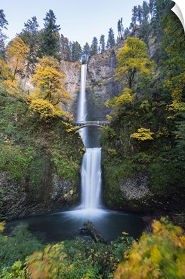Multnomah Falls In Autumn, Cascade Locks, Multnomah County, Oregon