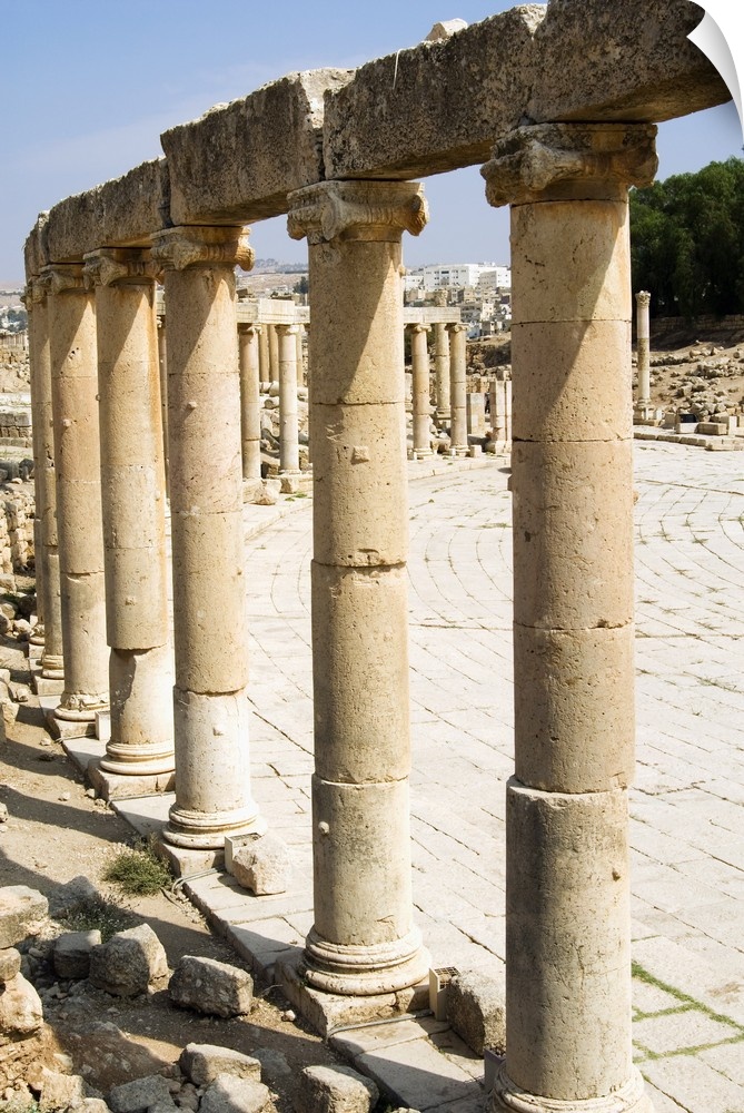 Oval Plaza, Colonnade and Ionic columns, a Roman Decapolis city, Jordan
