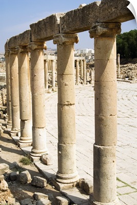 Oval Plaza, Colonnade and Ionic columns, a Roman Decapolis city, Jordan