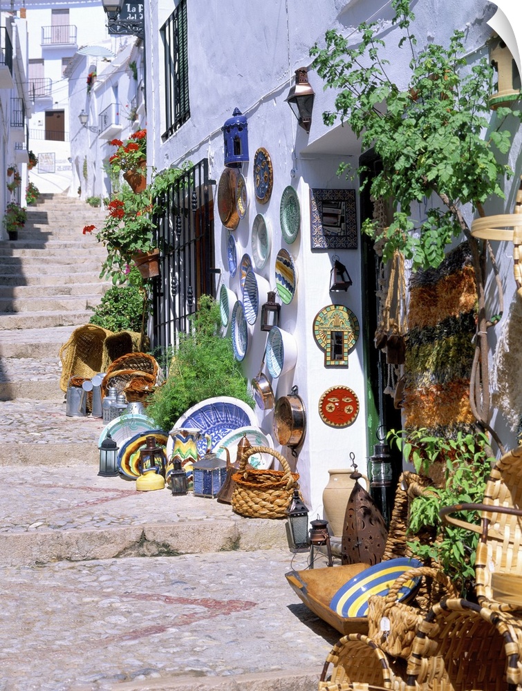 Spain, Andalusia, Costa del Sol, Frigiliana, pathway in village