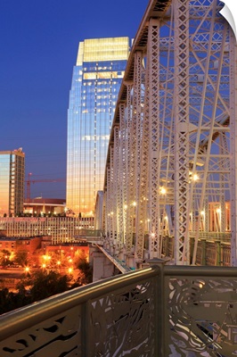 Pinnacle Tower and Shelby Pedestrian Bridge, Nashville, Tennessee, USA