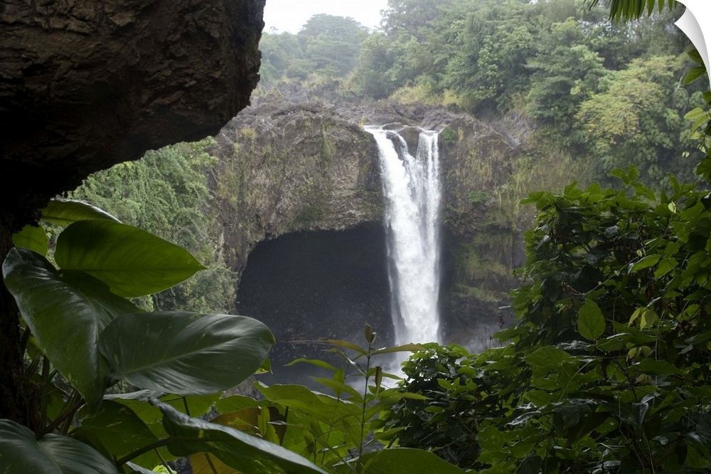 Rainbow Falls, near Hilo, Island of Hawaii (Big Island), Hawaii