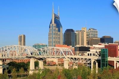 Shelby Pedestrian Bridge and Nashville skyline, Tennessee, USA