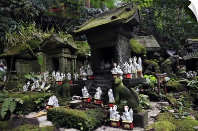 Shinto shrine in the Kamakura hills, Honshu, Japan