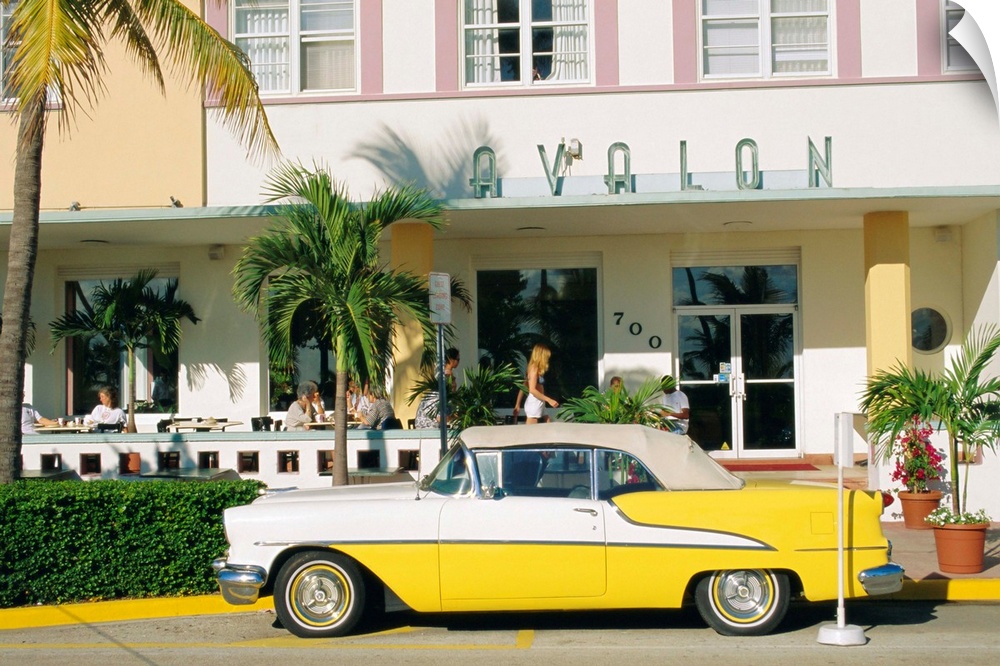 The Avalon Hotel, an Art Deco hotel on Ocean Drive, Miami Beach, Florida, USA
