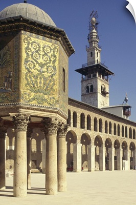 The Hazneh (Treasury), courtyard and minaret, Omayad Mosque, Damascus, Syria