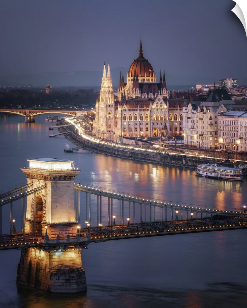 The Hungarian Parliament on the River Danube with the Chain Bridge, UNESCO World Heritage Site, Budapest, Hungary, Europe