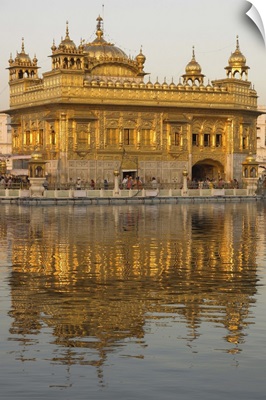 The Sikh Golden Temple reflected in pool, Amritsar, Punjab state, India, Asia