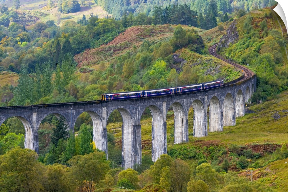 Train on the Glenfinnan Railway Viaduct, part of the West Highland Line, Glenfinnan, Loch Shiel, Highlands, Scotland, Unit...