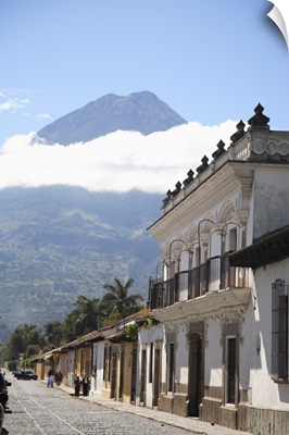 Volcano, Vulcan Agu and colonial architecture, Antigua, Guatemala