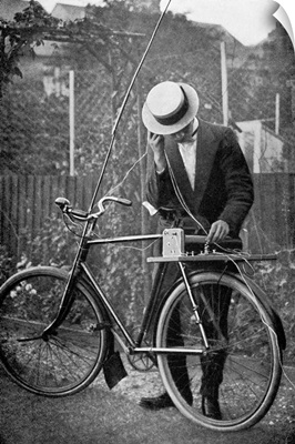 Bicycle radio antenna, 1914