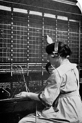 Telephone switchboard operator, 1914