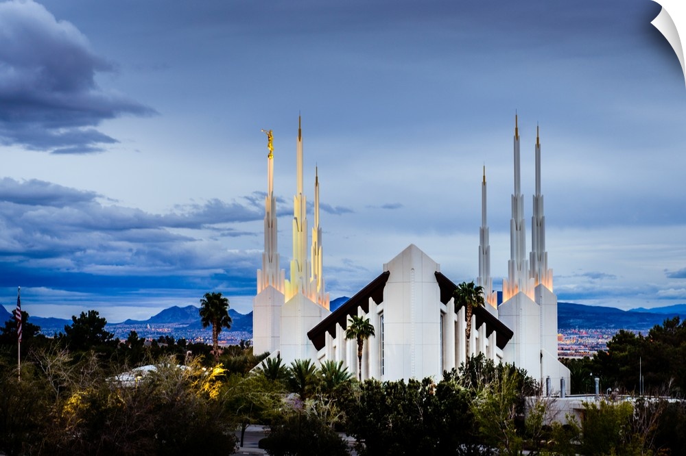The Las Vegas Nevada Temple was dedicated in 1985 and 1989 by Gordon B. Hinckley. The statue of the angel Moroni on the te...