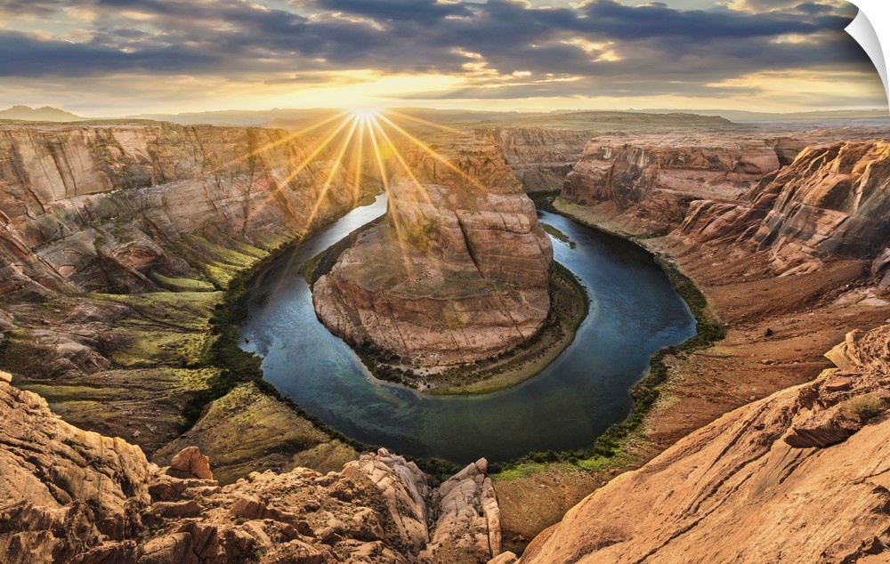 Colorful sunset at Horseshoe Bend in Page, Arizona