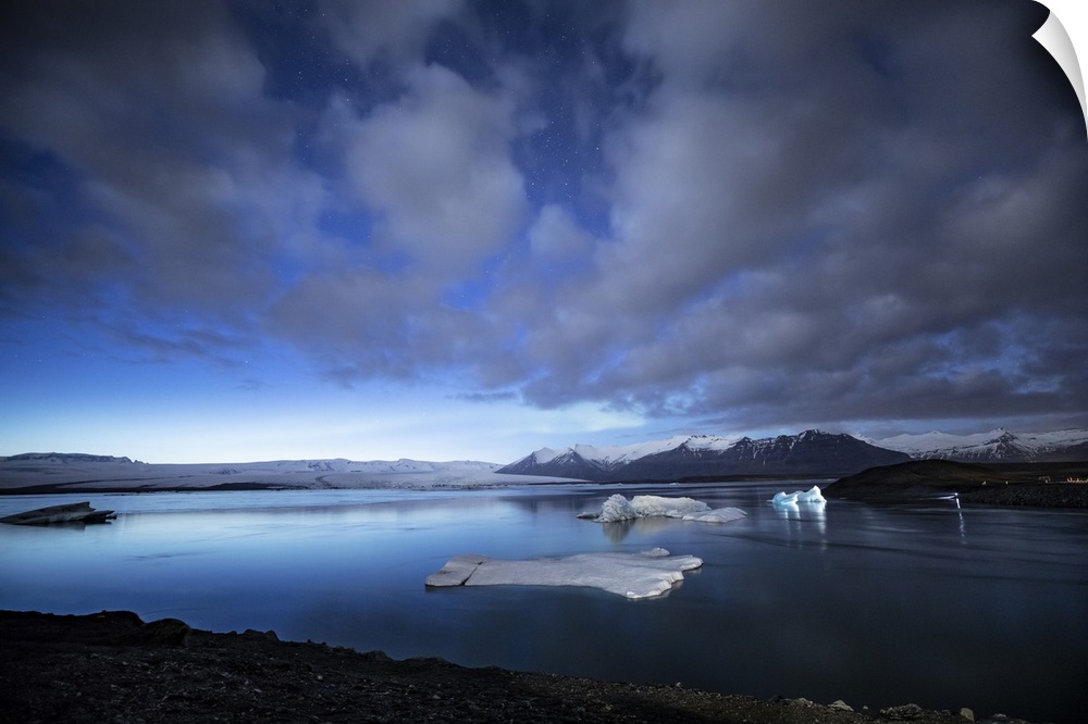 Small icebergs in Jokulsarlon lagoon, Iceland.