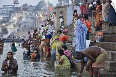 India Washing in Ganges