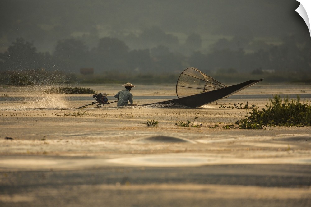 Inle Lake fisherman at sunrise in Myanmar
