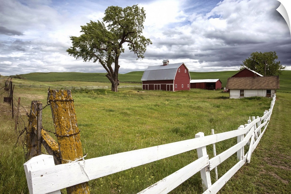 Red barn and farm in the Palouse region of Washington.