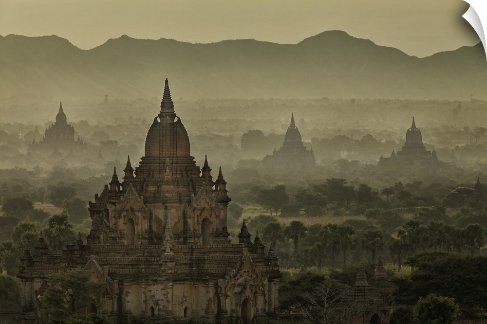 Sunrise at the temples of Bagan, Burma