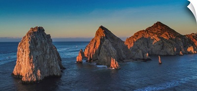 The Last Light Of The Day Hits The Arch In Cabo San Lucas