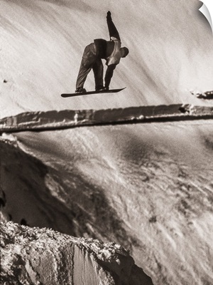 Tracy Latzen grabbing his board over Donner Summit, California