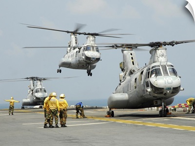 A CH 46E Sea Knight takes off from the flight deck of USS Essex