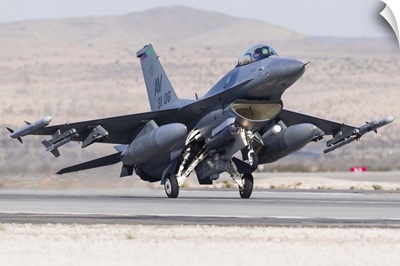 A F-15E Strike Eagle of the U.S. Air Force uses aero braking after landing