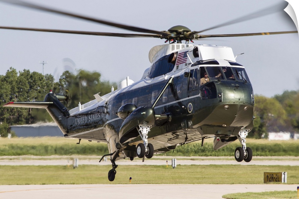 A U.S. Marine Corps VH-3D transport helicopter lands at DuPage County Airport, Illinois.