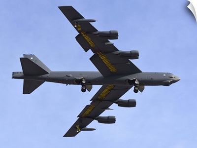 A US Air Force B-52G Stratofortress prepares for landing
