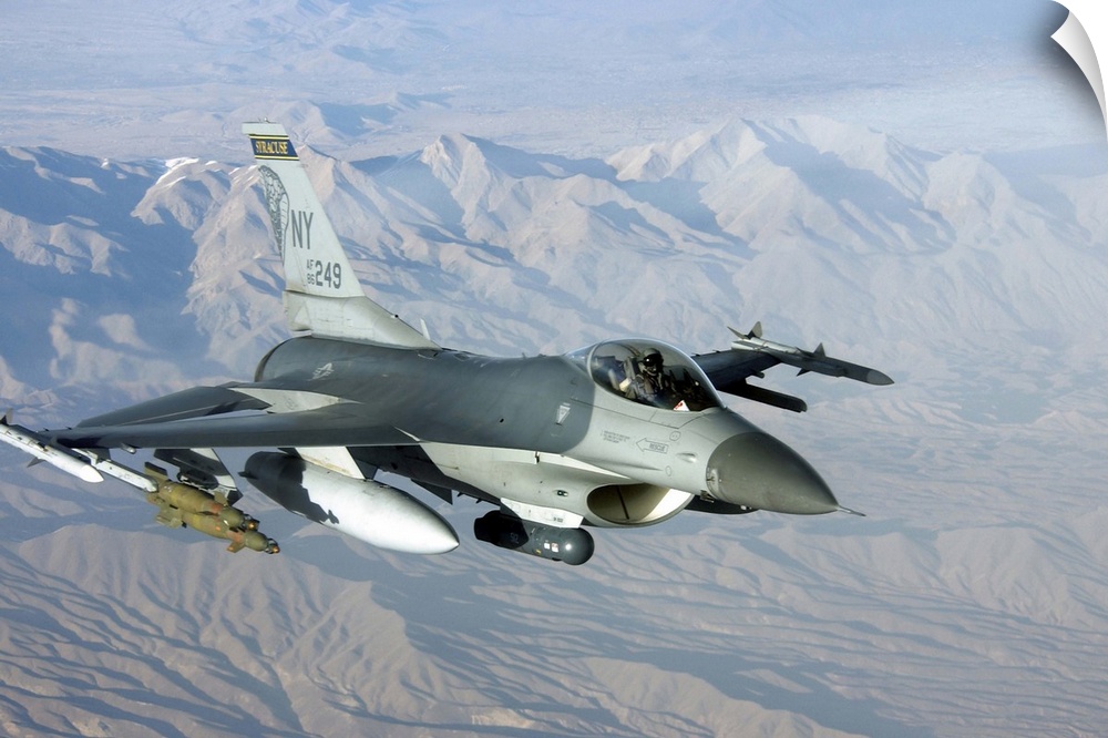 A U.S. Air Force F-16C Fighting Falcon in flight over Afghanistan.