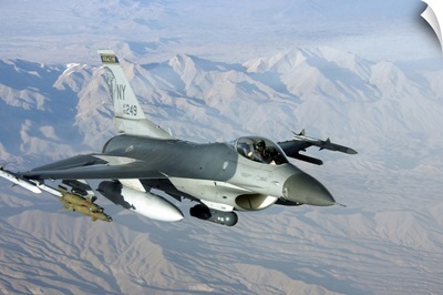A US Air Force F-16C Fighting Falcon in flight over Afghanistan