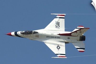 An F-16 of the U.S. Air Force Air Demonstration Squadron Thunderbirds
