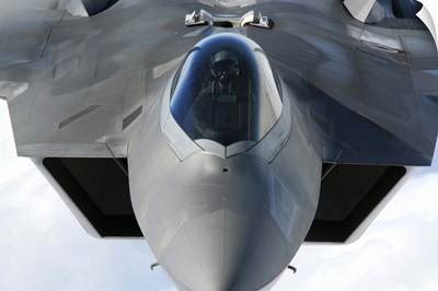 An F-22 Raptor prepares for refueling