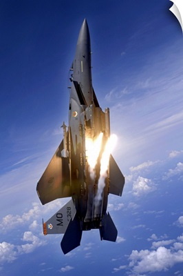 An F15E Strike Eagle pops flares